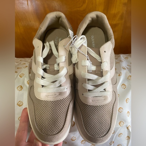 Old navy sneakers - Picture 3 of 6